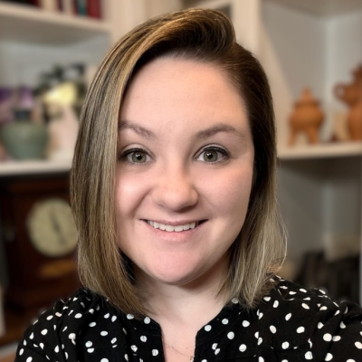 Headshot of Julia Thomas.